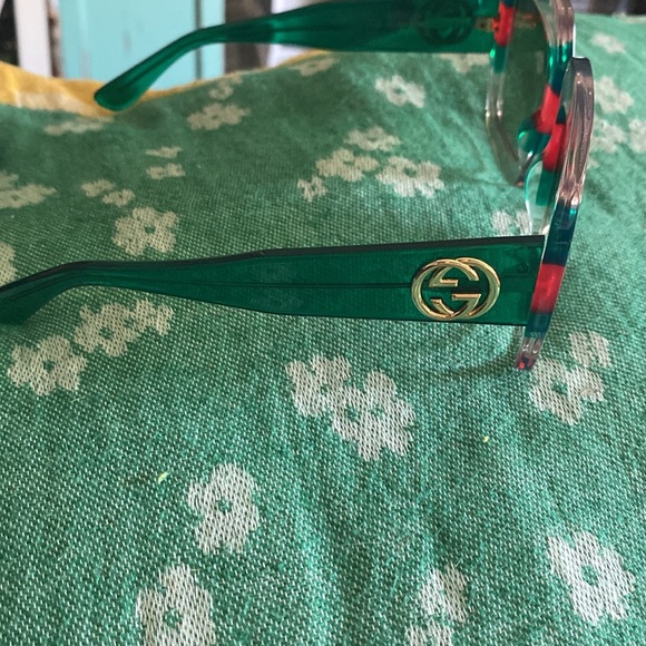 Authentic Gucci sunglasses!! Zero scratches and like new condition ❤️💚❤️ - Picture 4 of 7